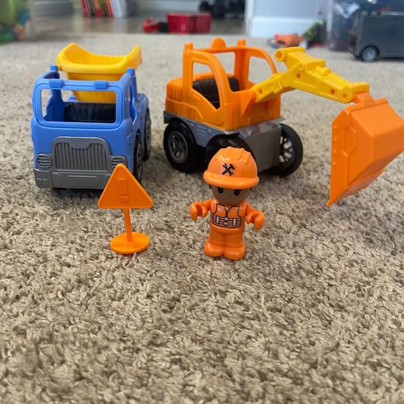 Bulldozer and Truck set of 2 Construction Toy Vehicles with construction worker - Picture 1 of 4